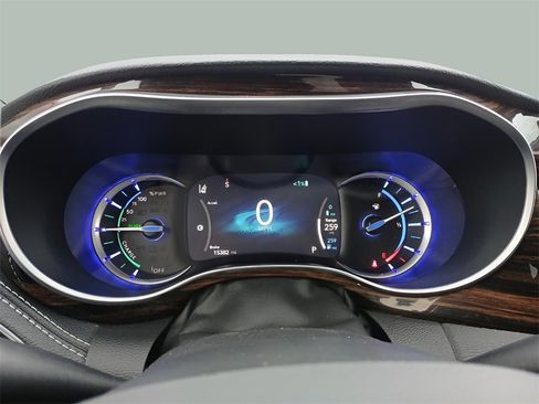 Used 2023 Chrysler Pacifica Limited image 14