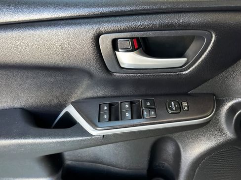 Used 2017 Toyota Camry SE FWD image 13