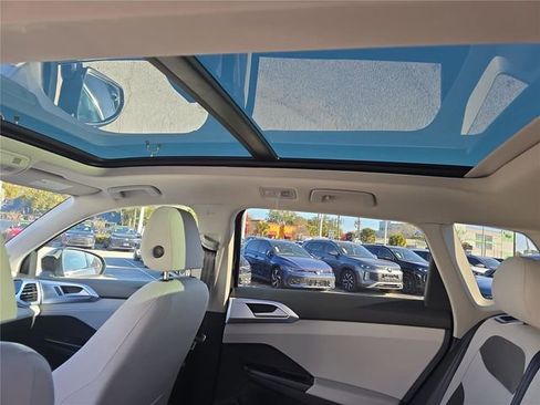 New 2026 Volkswagen Taos SE FWD image 25