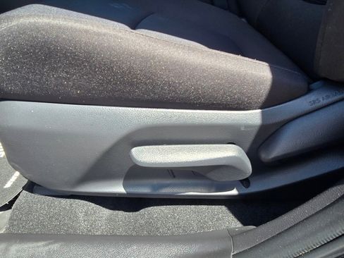 Used 2025 Toyota RAV4 LE AWD/4WD image 16