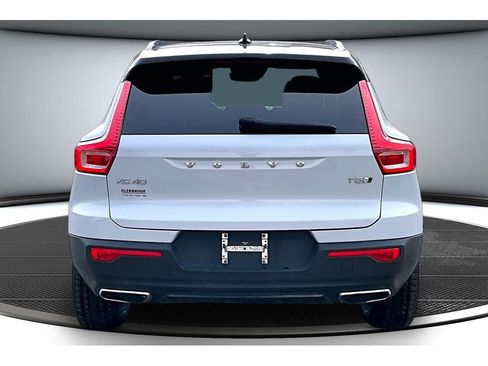 Used 2020 Volvo XC40 T5 R-Design image 5