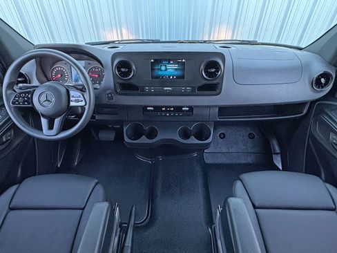 Used 2023 Mercedes-Benz Sprinter 2500 image 12