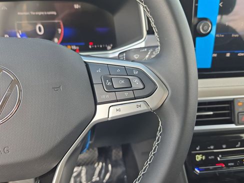New 2026 Volkswagen Taos SE image 23