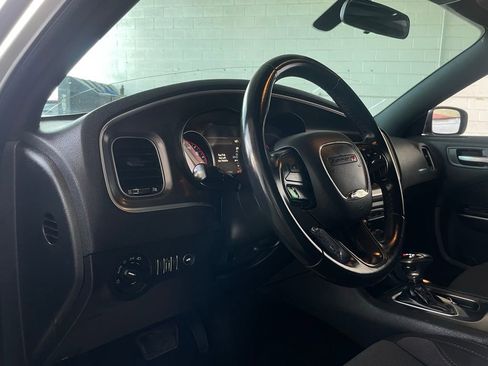 Used 2019 Dodge Charger SXT image 11
