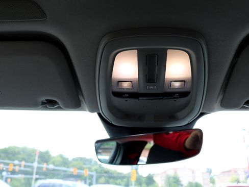 Used 2022 Volvo XC60 B5 Momentum image 33