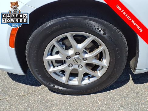 Used 2024 Chrysler Pacifica Touring-L FWD image 9