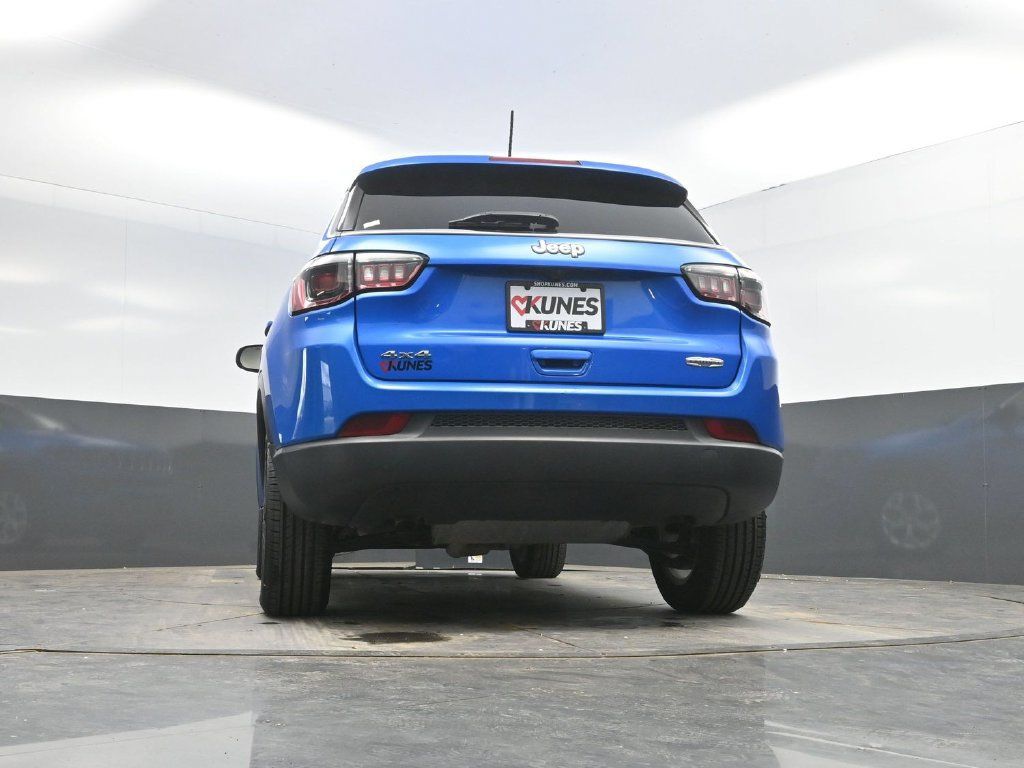 Used 2024 Jeep Compass Latitude AWD/4WD image 37