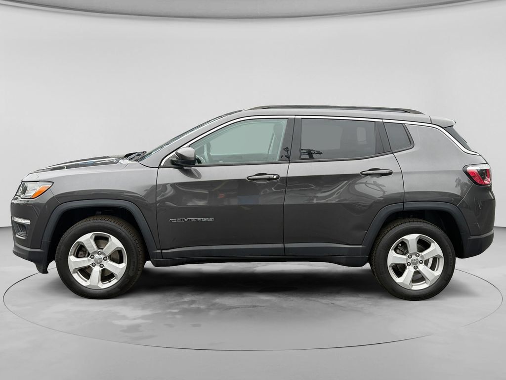 Used 2018 Jeep Compass Latitude w/ Popular Equipment Group AWD/4WD image 3