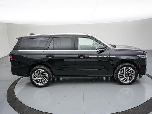 Used 2025 Lincoln Navigator Reserve AWD/4WD image 4