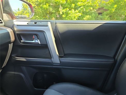 Used 2022 Toyota 4Runner SR5 Premium w/ Moonroof Package AWD/4WD image 23