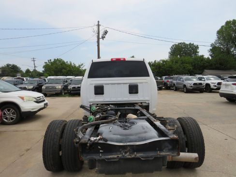 Used 2018 RAM 3500 Tradesman w/ Chrome Appearance Group image 6