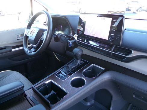 Used 2021 Toyota Sienna LE AWD/4WD image 33