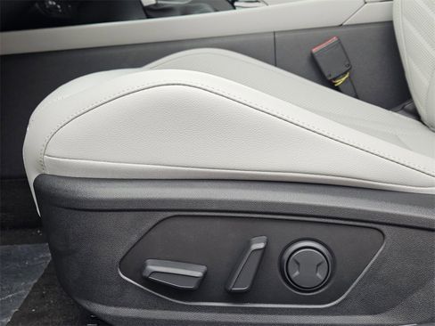 New 2025 Hyundai Elantra Limited image 23