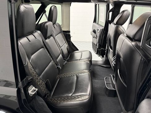 Used 2022 Jeep Wrangler Unlimited Sahara AWD/4WD image 11