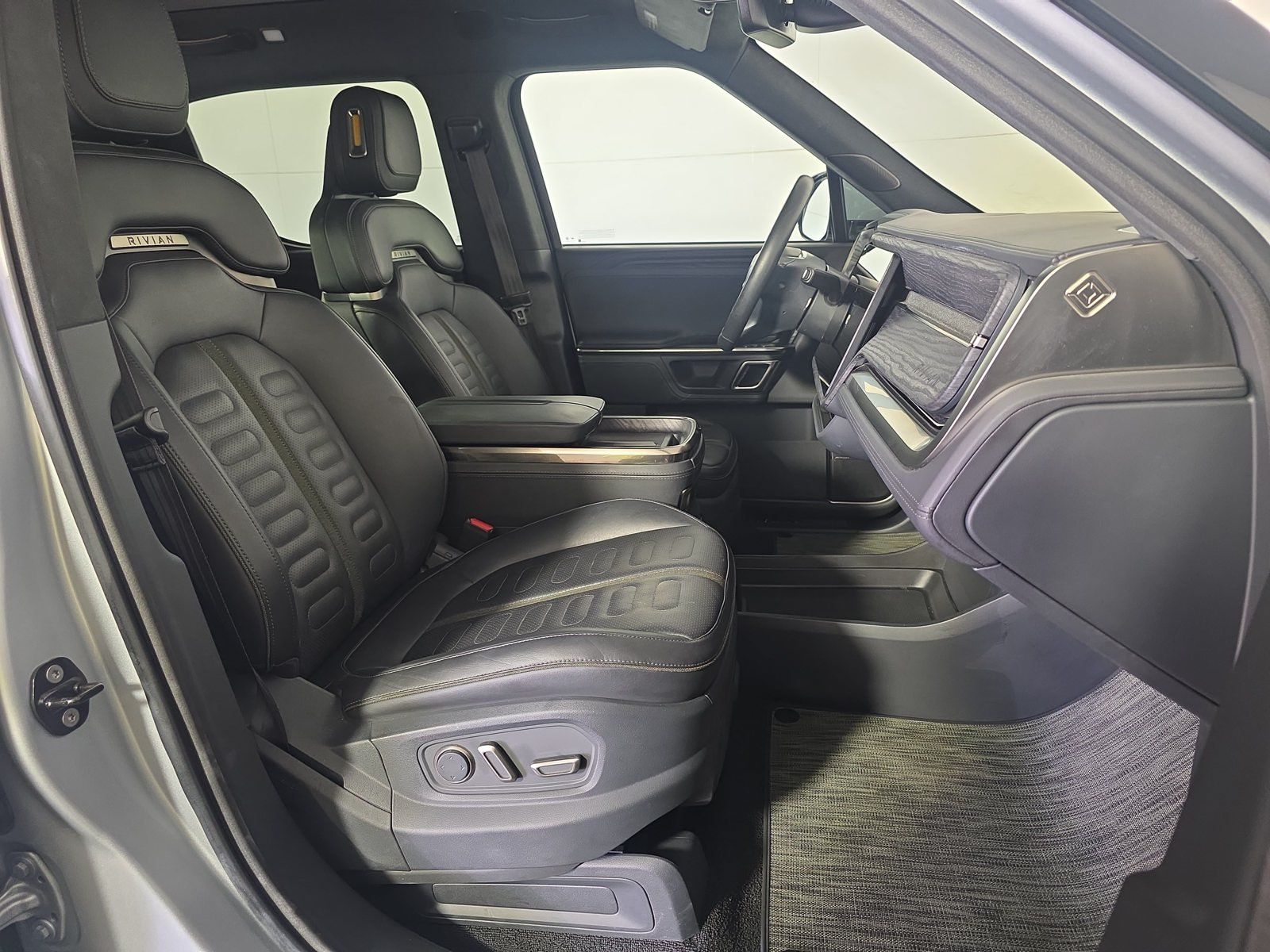 Used 2022 Rivian R1T Adventure AWD/4WD image 23