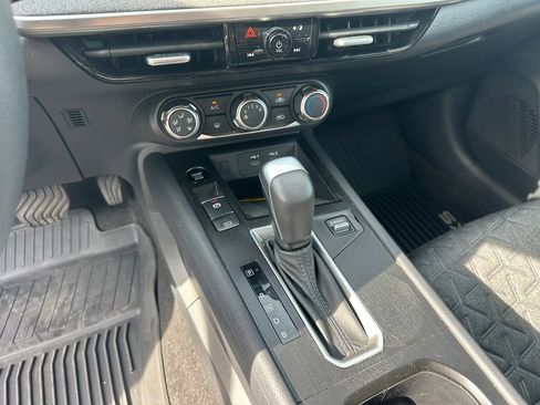 Used 2025 Nissan Kicks SV FWD image 20