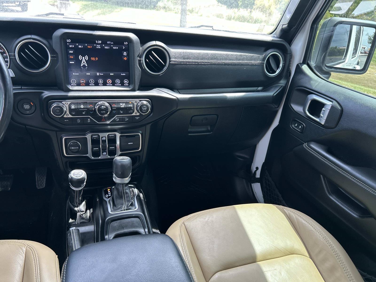 Used 2019 Jeep Wrangler Unlimited Sahara AWD/4WD image 23