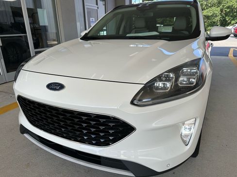 Certified 2020 Ford Escape Titanium AWD/4WD image 2