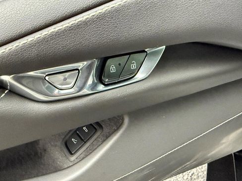 Used 2023 Chevrolet Corvette Stingray Coupe w/ Z51 Performance Package image 15