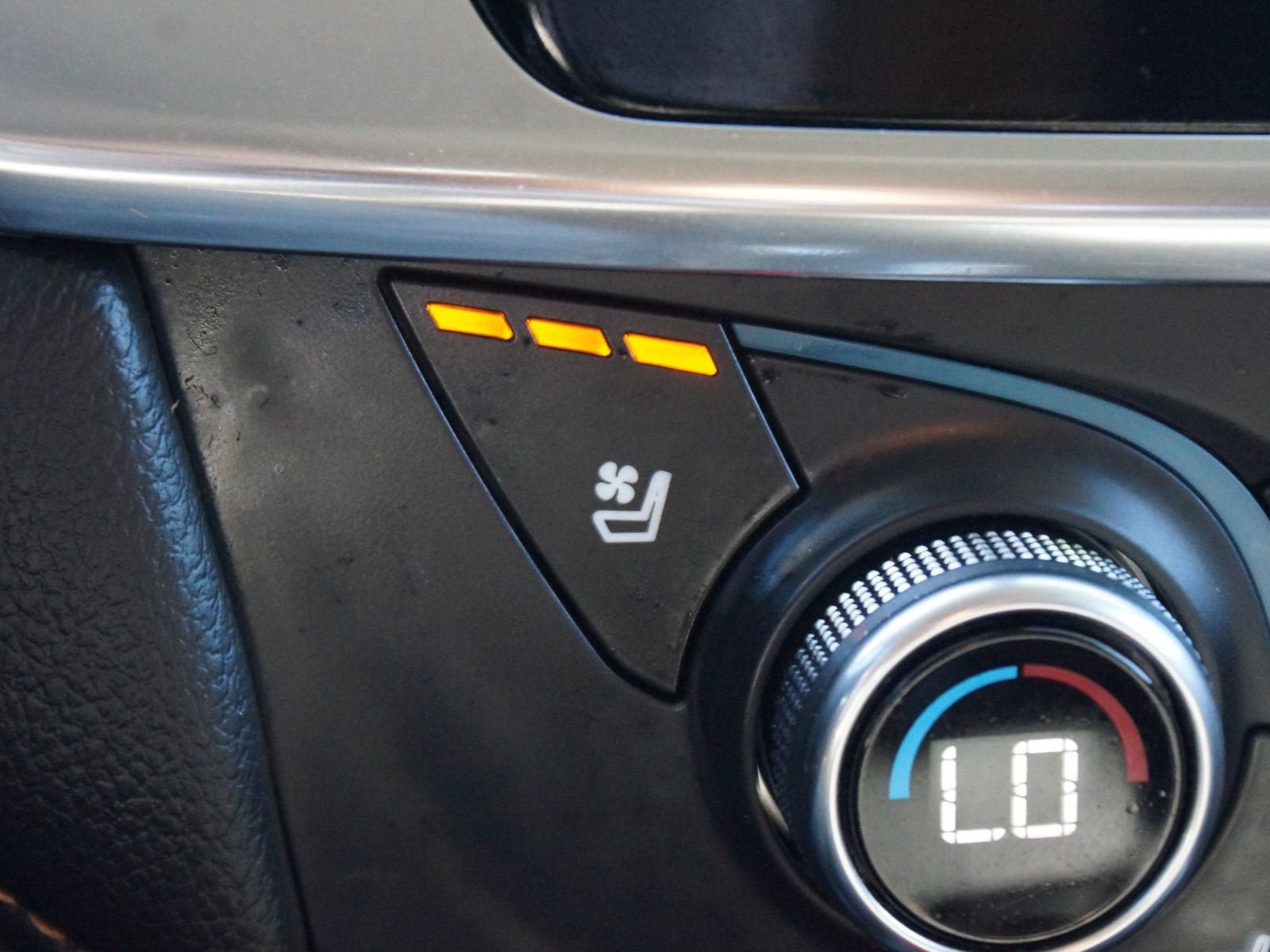 Used 2020 Chevrolet Traverse Premier FWD image 9