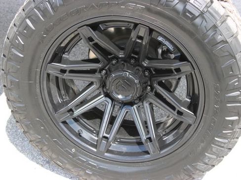 Used 2025 Chevrolet Silverado 2500 LT AWD/4WD image 16