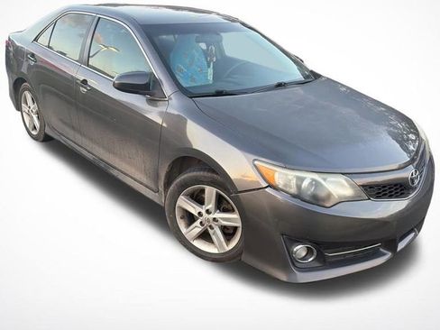 Used 2013 Toyota Camry SE image 1