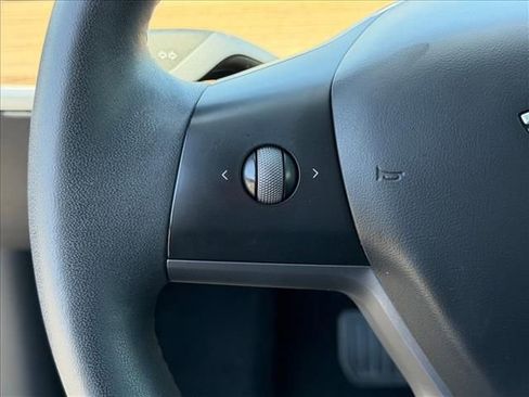 Used 2023 Tesla Model 3 Standard Range RWD image 17