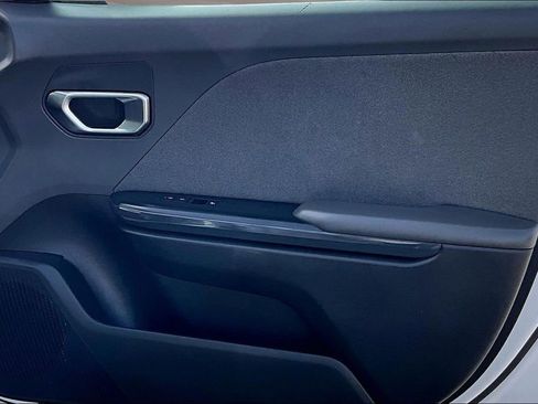 Used 2025 Kia K4 EX image 25