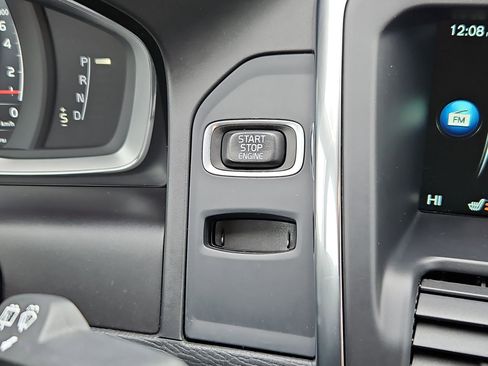 Used 2017 Volvo XC60 T6 Dynamic w/ Preferred Option Package image 16