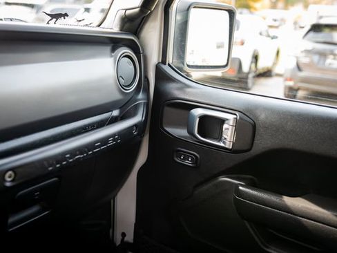 Used 2022 Jeep Wrangler Willys image 30