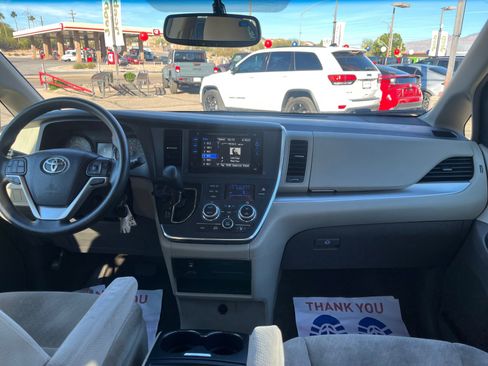 Used 2017 Toyota Sienna LE image 20