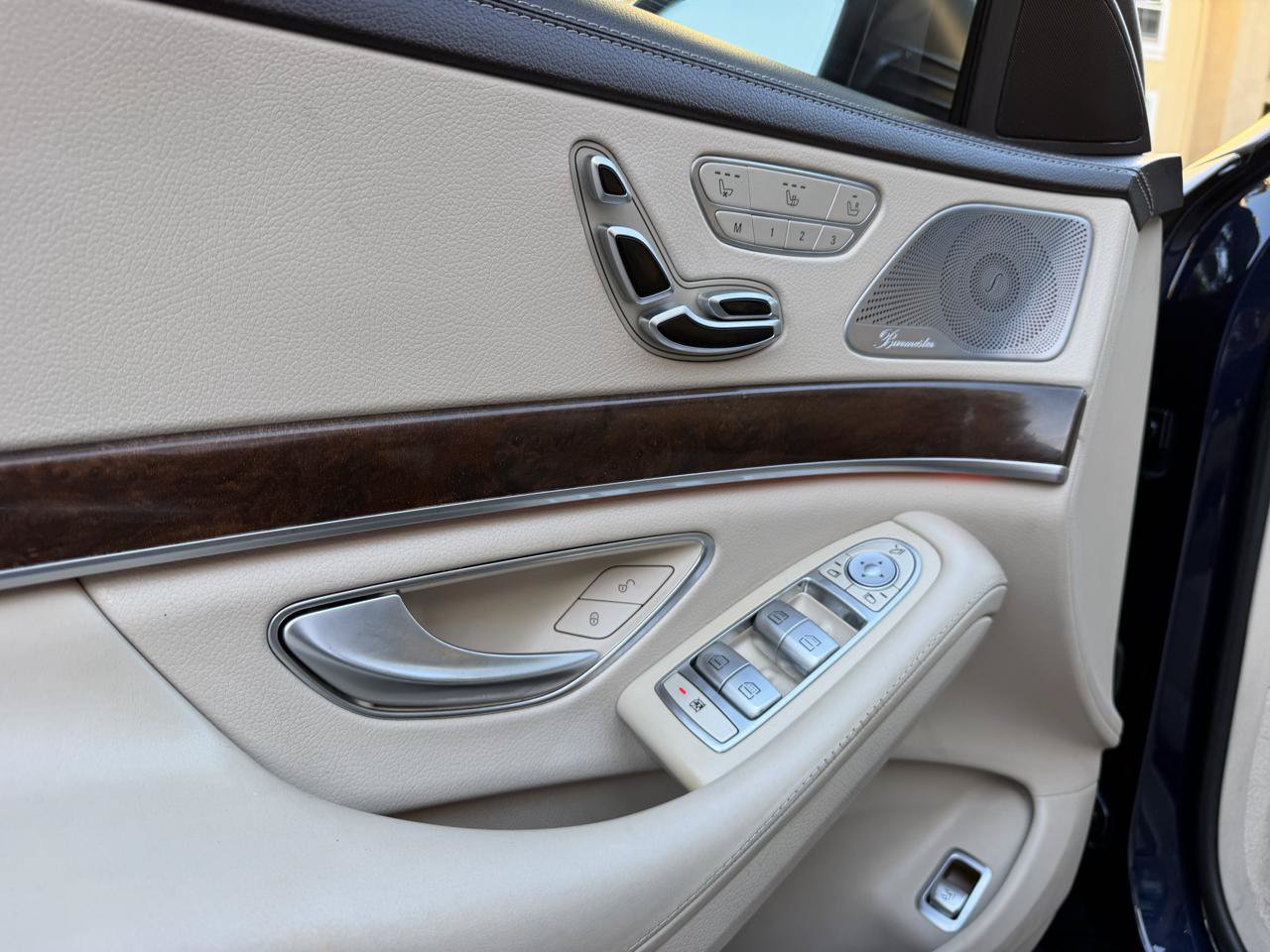 Used 2019 Mercedes-Benz S 560 Sedan image 35