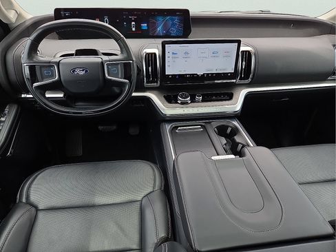Used 2025 Ford Expedition Platinum AWD/4WD image 12