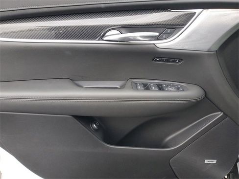 Certified 2024 Cadillac XT6 Sport w/ Technology Package image 11