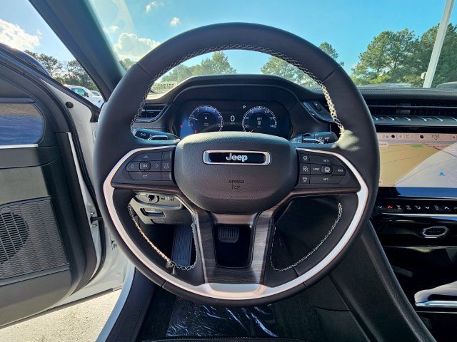 New 2027 Jeep Grand Cherokee Altitude RWD image 26