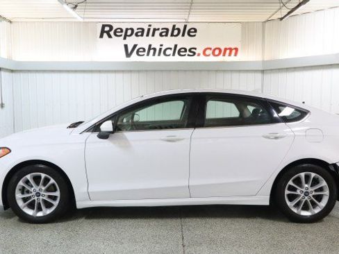 Used 2020 Ford Fusion SE FWD image 1