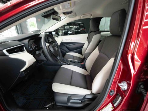Used 2025 Toyota Corolla LE FWD image 9