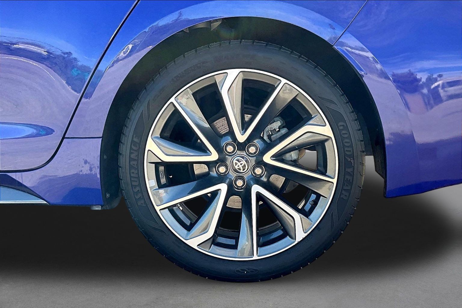 Used 2020 Toyota Corolla SE w/ SE Premium Package FWD image 8