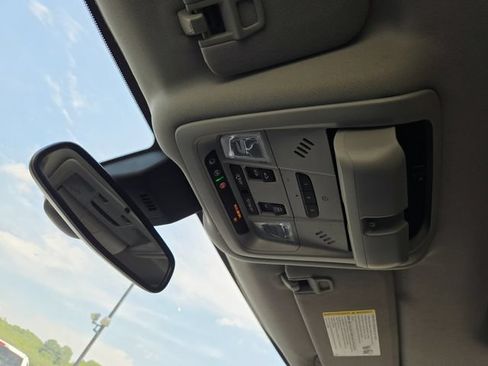 Used 2018 Chevrolet Equinox Premier AWD/4WD image 32