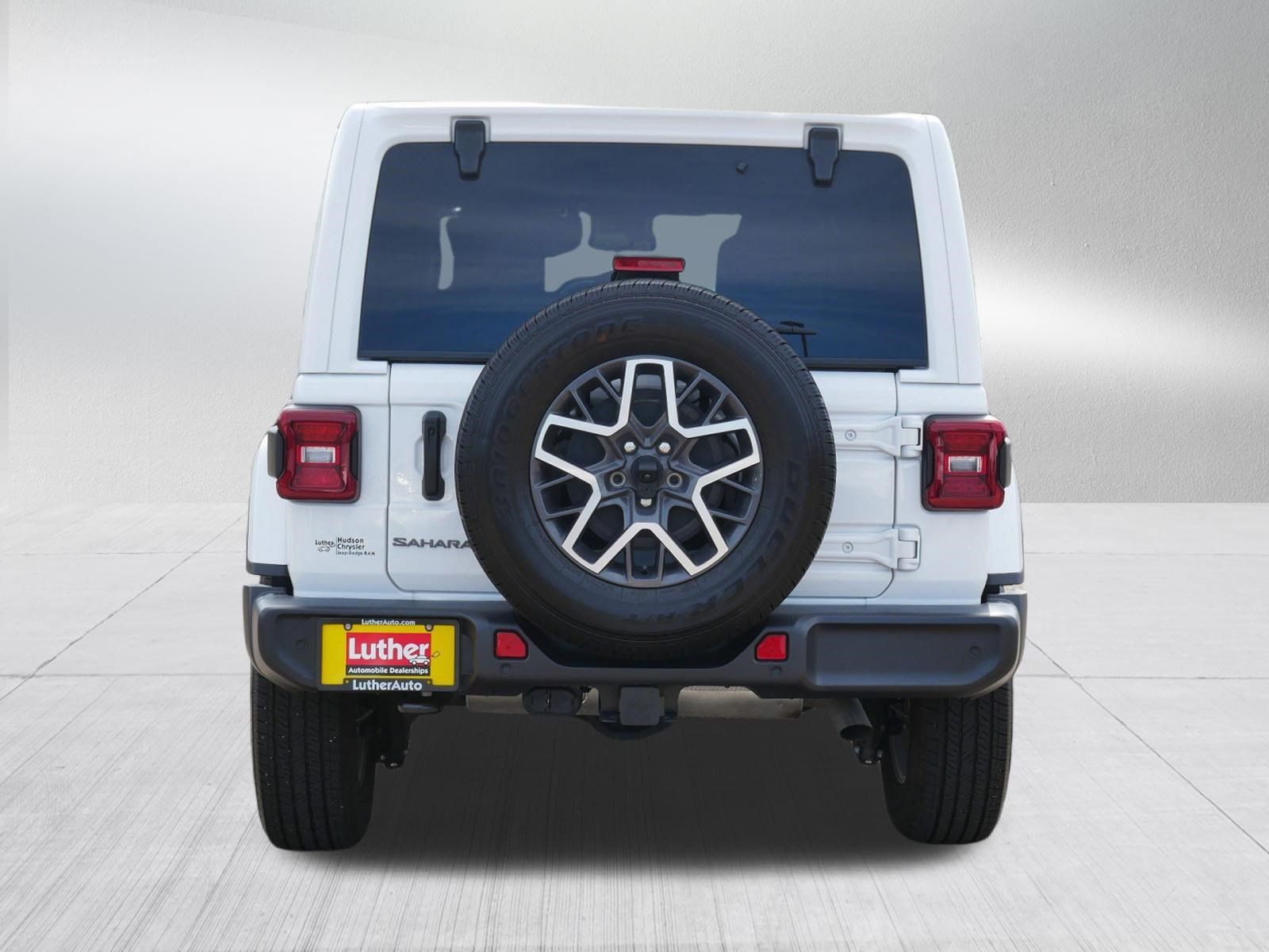 Used 2025 Jeep Wrangler Unlimited Sahara w/ Safety Group AWD/4WD image 6