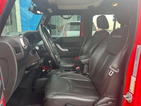 Used 2018 Jeep Wrangler Unlimited Sahara w/ Connectivity Group AWD/4WD image 8