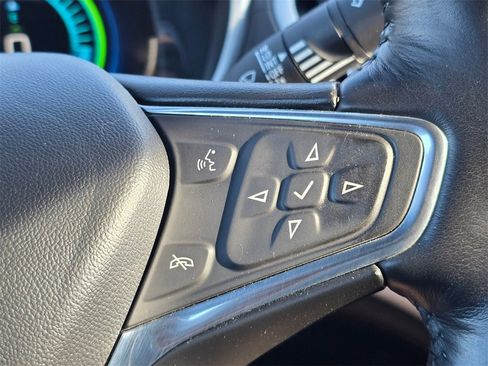 Used 2017 Chevrolet Volt LT w/ Comfort Package image 31