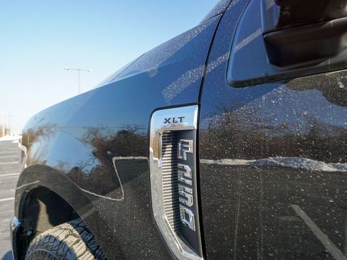 Used 2022 Ford F250 XLT w/ Black Appearance Package image 9