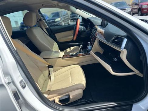 Used 2018 BMW 320i Sedan RWD image 17