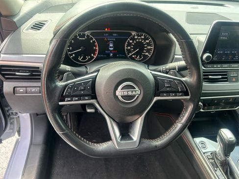 Used 2023 Nissan Altima 2.5 SR FWD image 14