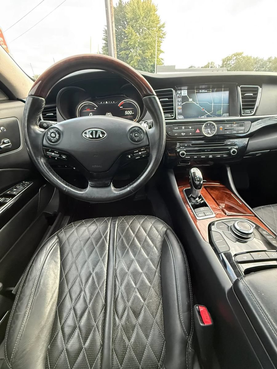 Used 2017 Kia K900 Luxury w/ VIP Plus Package RWD image 38