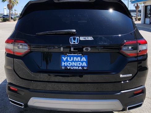Used 2024 Honda Pilot Touring image 6