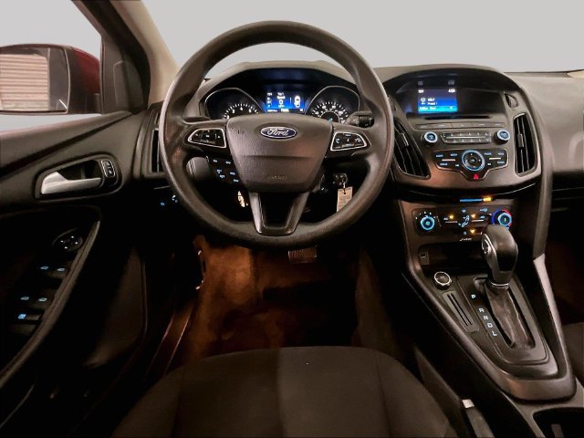 Used 2017 Ford Focus SE FWD image 6