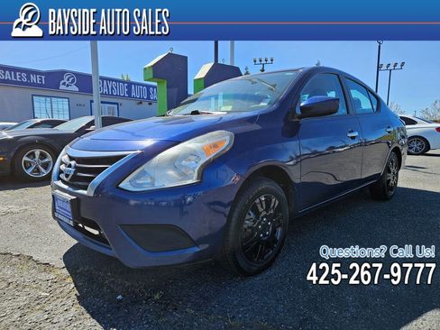 Used 2018 Nissan Versa SV FWD image 1
