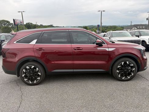 Used 2025 Kia Sorento EX w/ Panoramic Sunroof Package FWD image 4